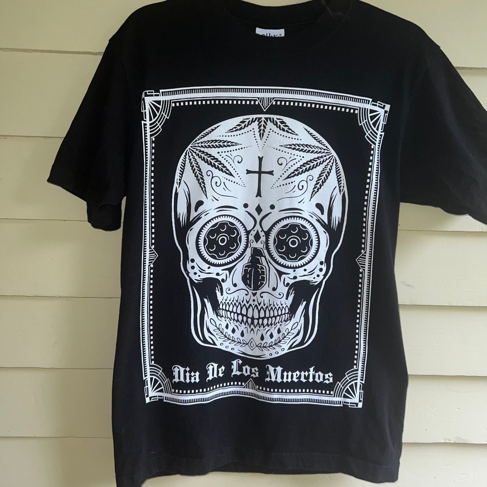 SHAKA WEAR Dia De Los Muertos Sugar Skull Graphic Tshirt